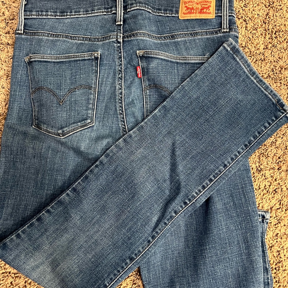 Women’s Levi Strauss & Co. Jeans. Slimming straight. W31/L32. Great condition. - Picture 2 of 7